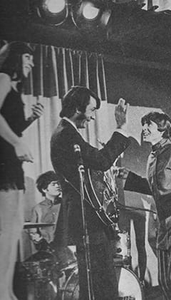 Daphne (Deana Martin), Micky Dolenz, Mike Nesmith, Davy Jones